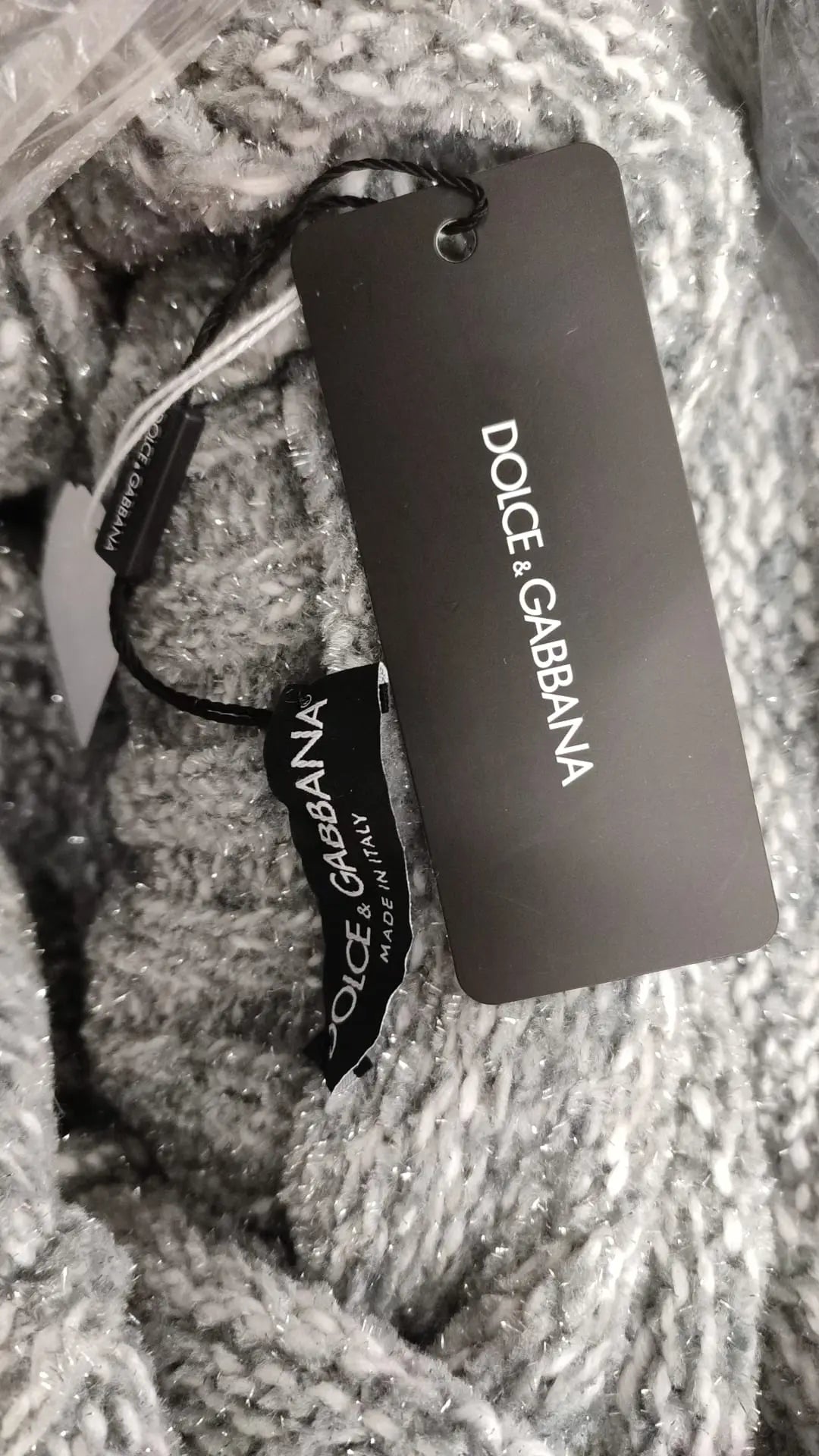 Pull over dolce & gabbana gris en cachemire avec col roulé et tissu texturé légèrement scintillant et étiquette de marque