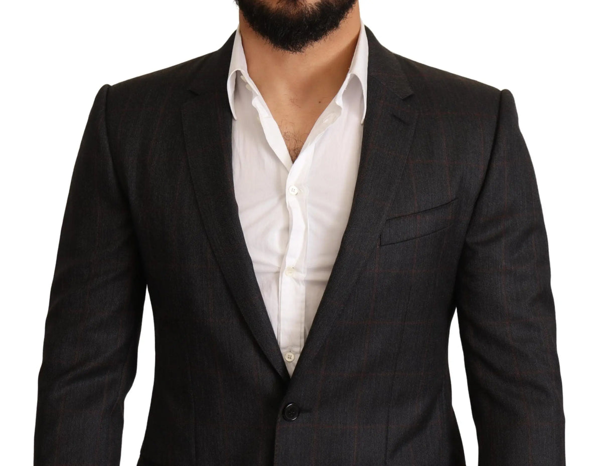 Veste dolce & gabbana en laine gris à carreaux coupe slim portée sur une chemise blanche déboutonnée