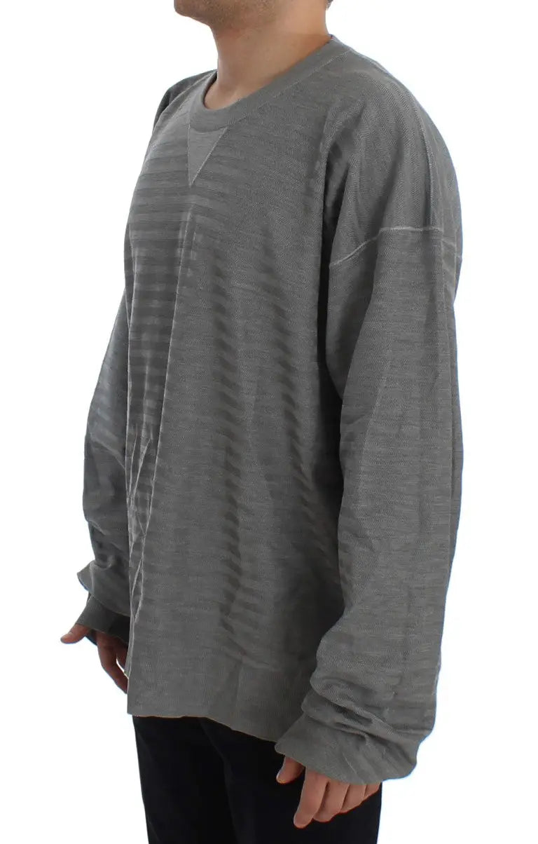 Sweat-shirt gris à manches longues dolce & gabbana en soie avec rayures horizontales subtiles et patch triangulaire