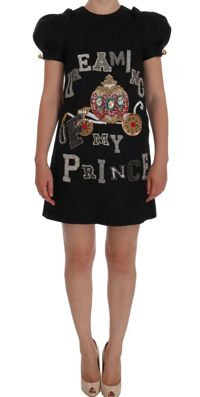 Robe noire dolce & gabbana avec manches bouffantes et broderie centrale d un carrosse avec embellissements scintillants