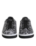 Dolce & gabbana baskets basses en cuir gris à motif peau de serpent avec lacets noirs et semelle blanche en caoutchouc