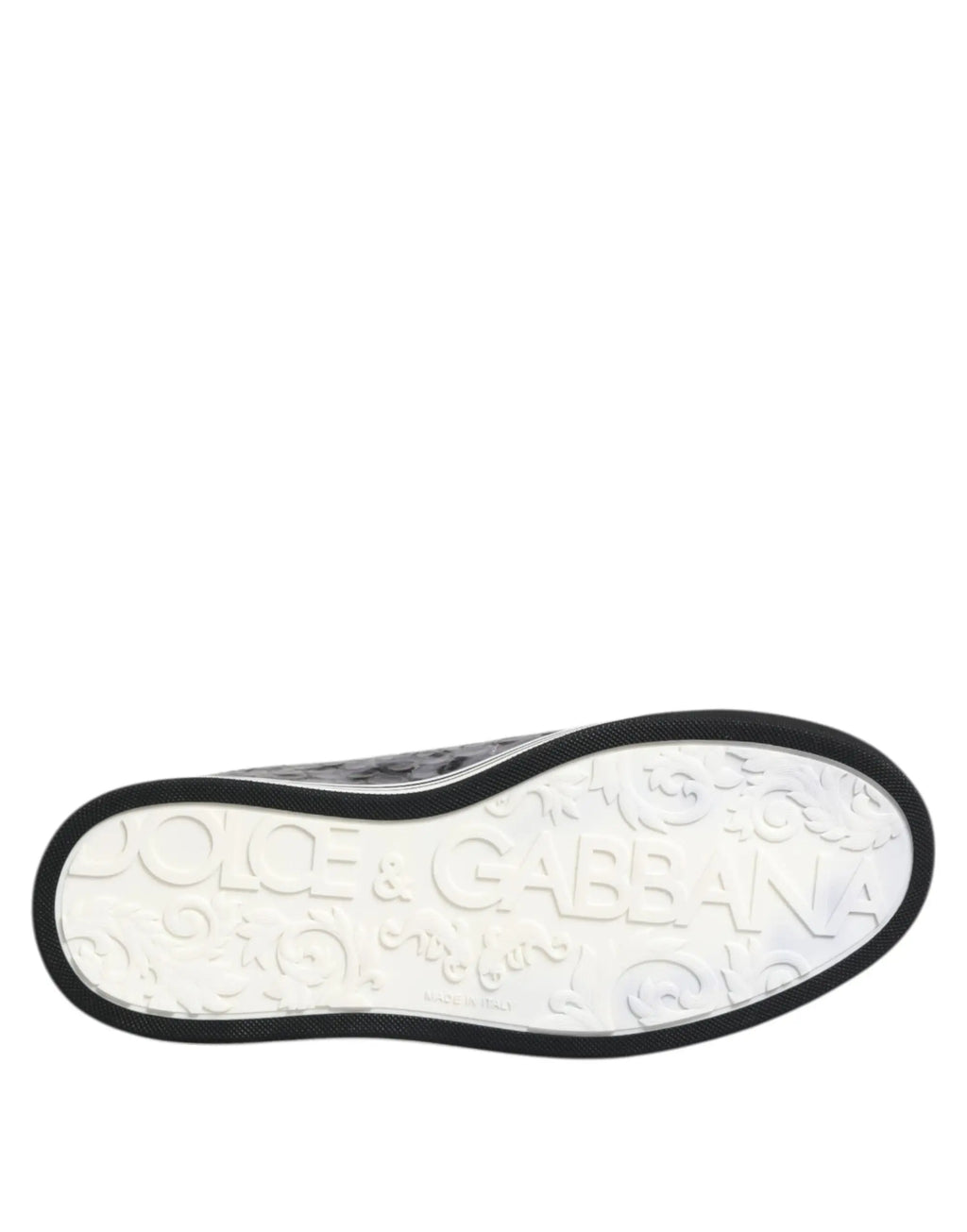 Semelle en caoutchouc blanc avec bordure noire et logo embossé dolce & gabbana sur baskets basses cuir gris léopard