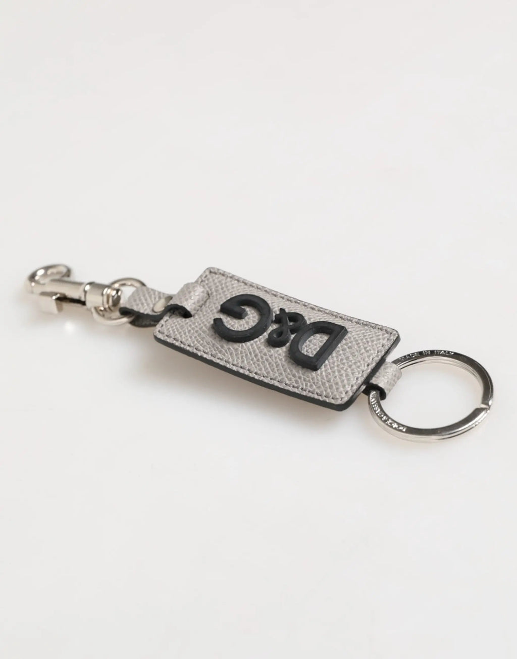 Porte-clés dolce & gabbana gris en cuir texturé avec logo d&g embossé noir et anneau en métal argenté pour homme