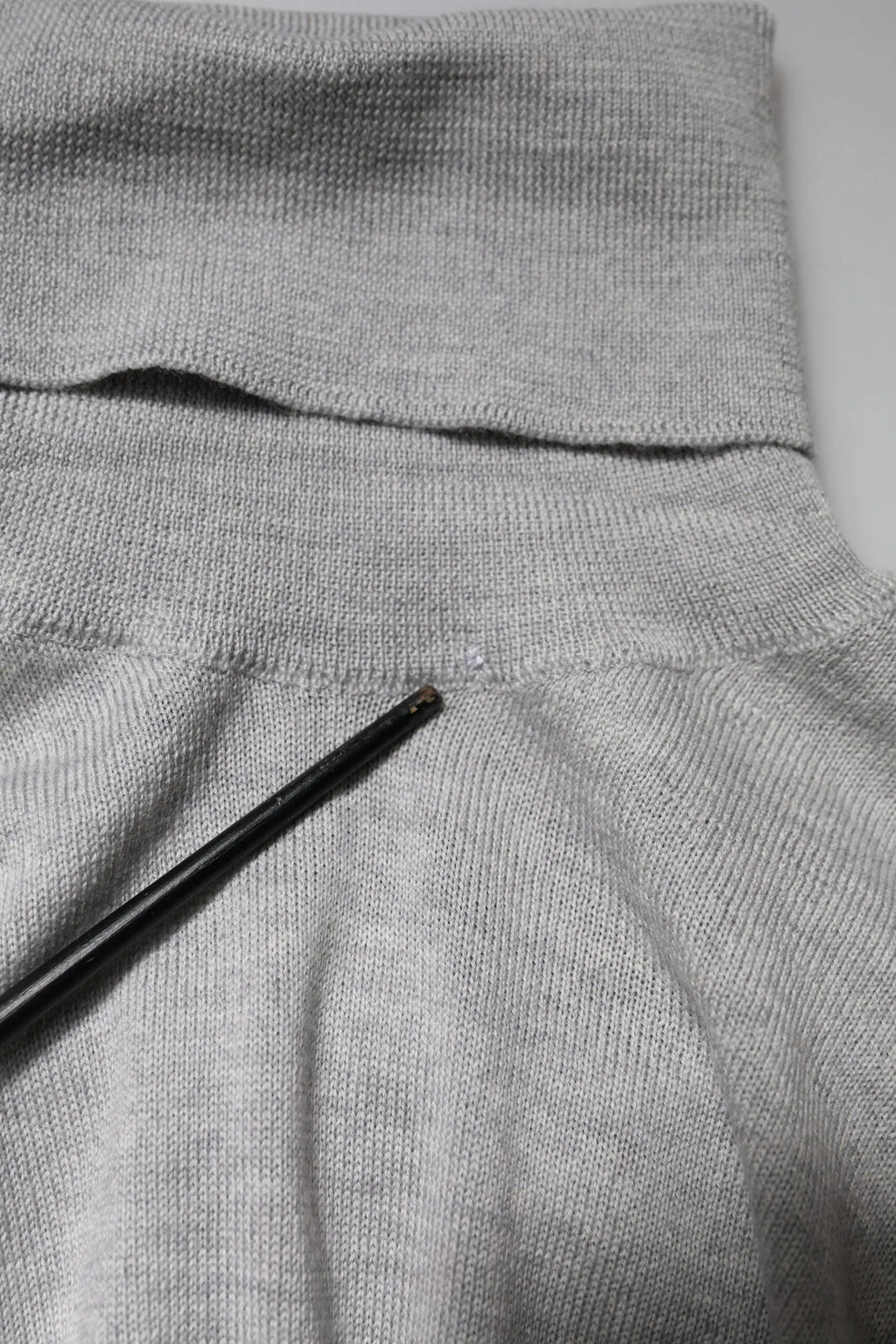 Dolce & gabbana pull col roulé gris en maille côtelée douce et chinée en laine pour l’hiver