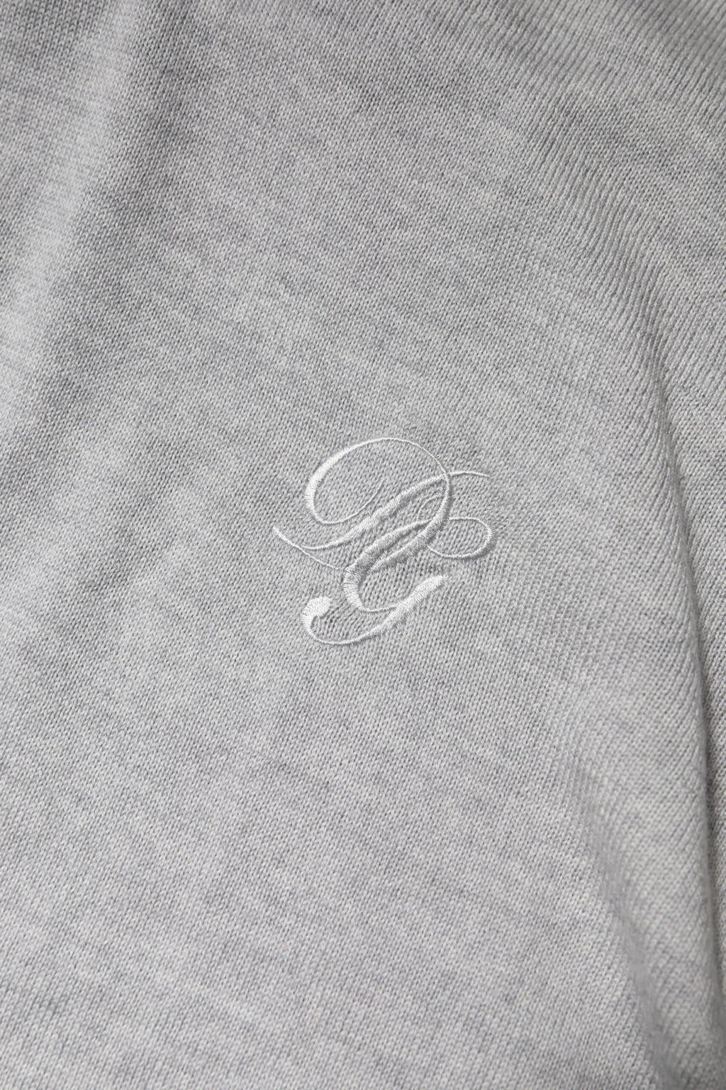 Dolce & gabbana pull à col roulé gris en coton avec logo monogramme blanc brodé subtil