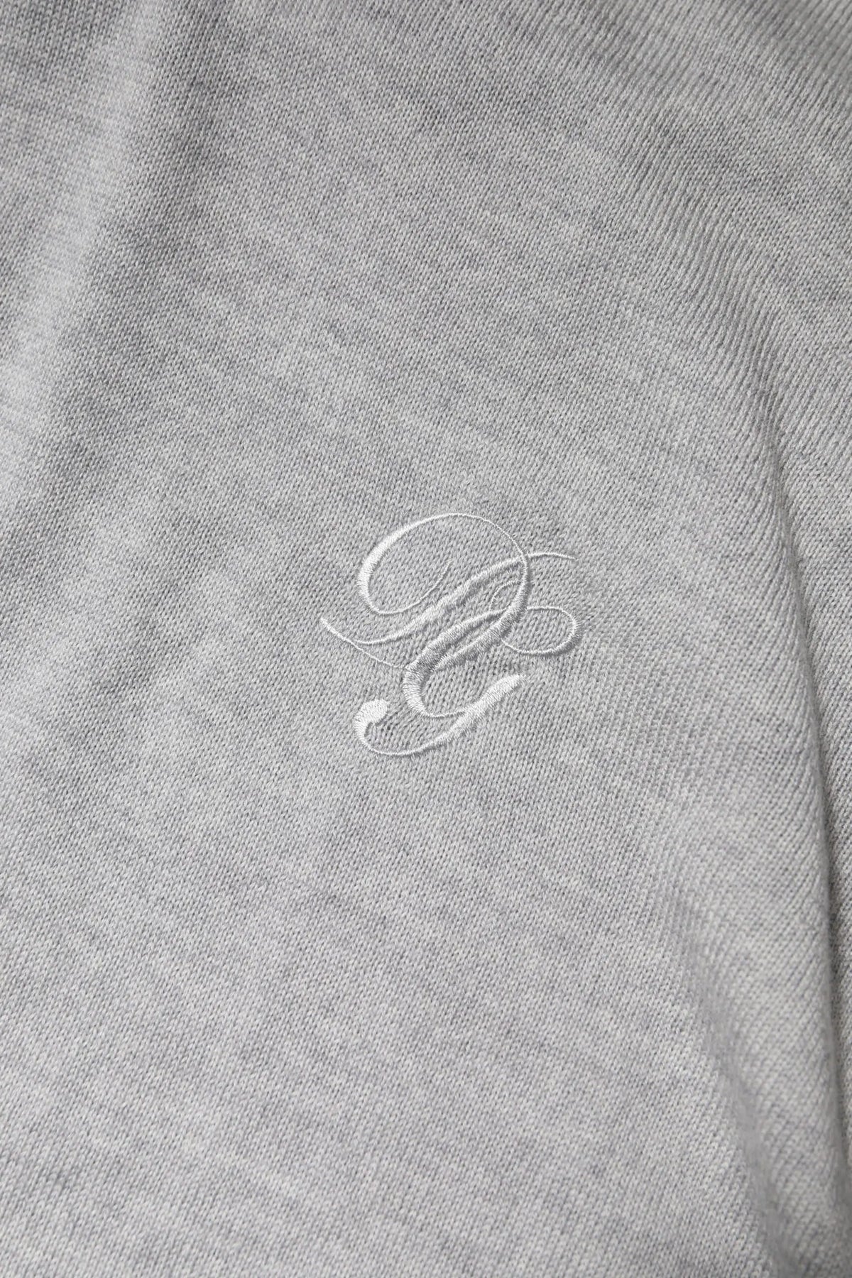 Dolce & gabbana pull à col roulé gris en coton avec logo monogramme blanc brodé subtil