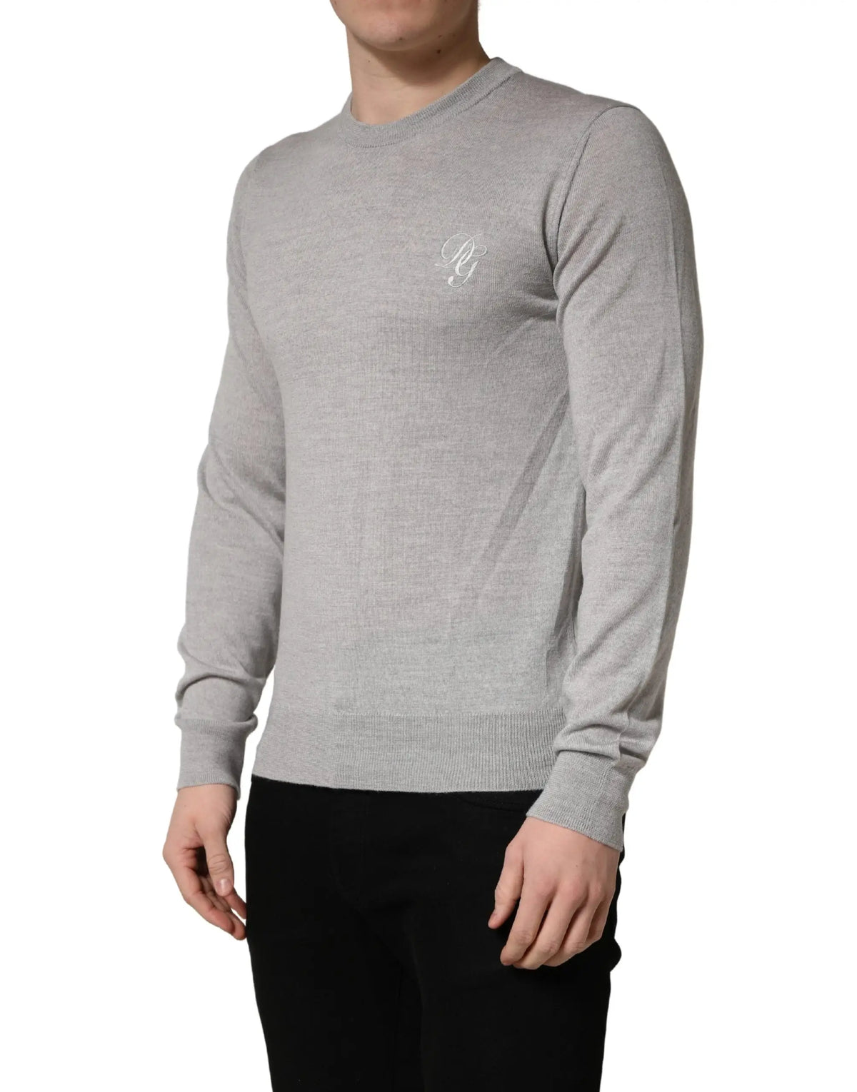 Dolce & gabbana pull gris à manches longues en maille texturée avec petit logo blanc brodé sur la poitrine gauche