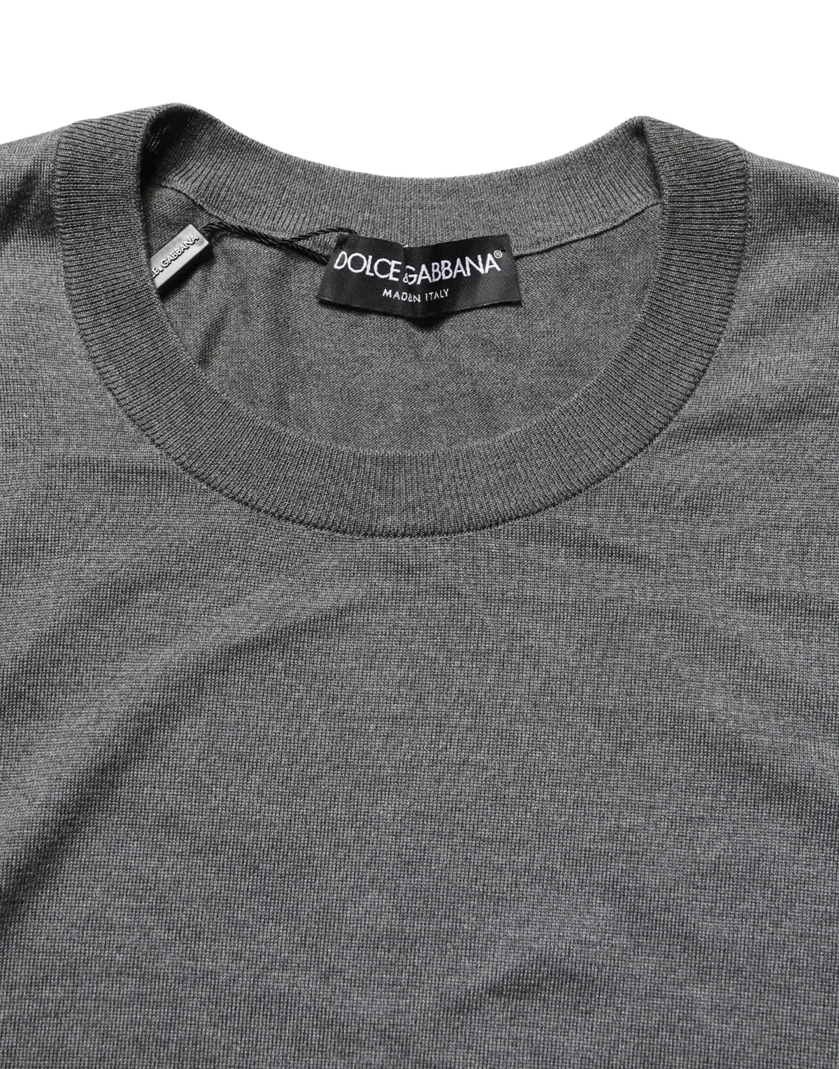 Pull gris dolce & gabbana à col rond en maille fine fabriqué en italie avec manches longues