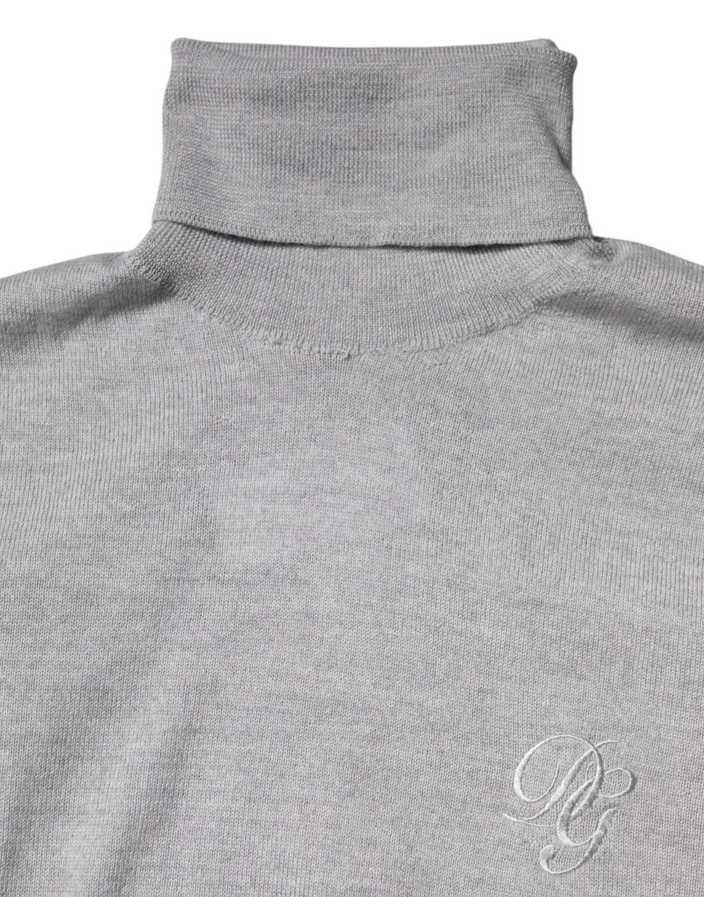 Dolce & Gabbana pull col roulé gris à manches longues avec logo brodé subtil sur la poitrine