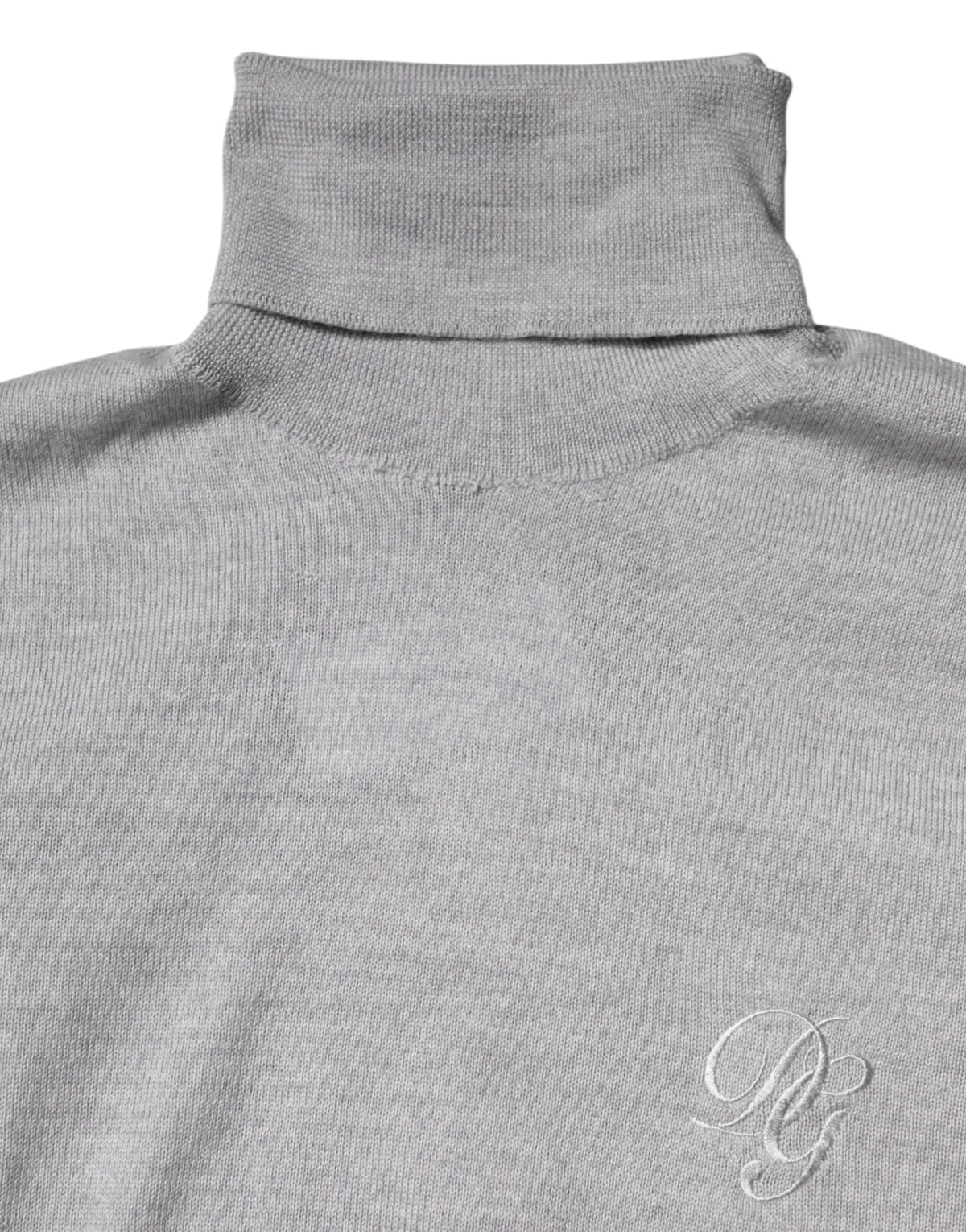 Dolce & Gabbana pull col roulé gris à manches longues avec logo brodé subtil sur la poitrine