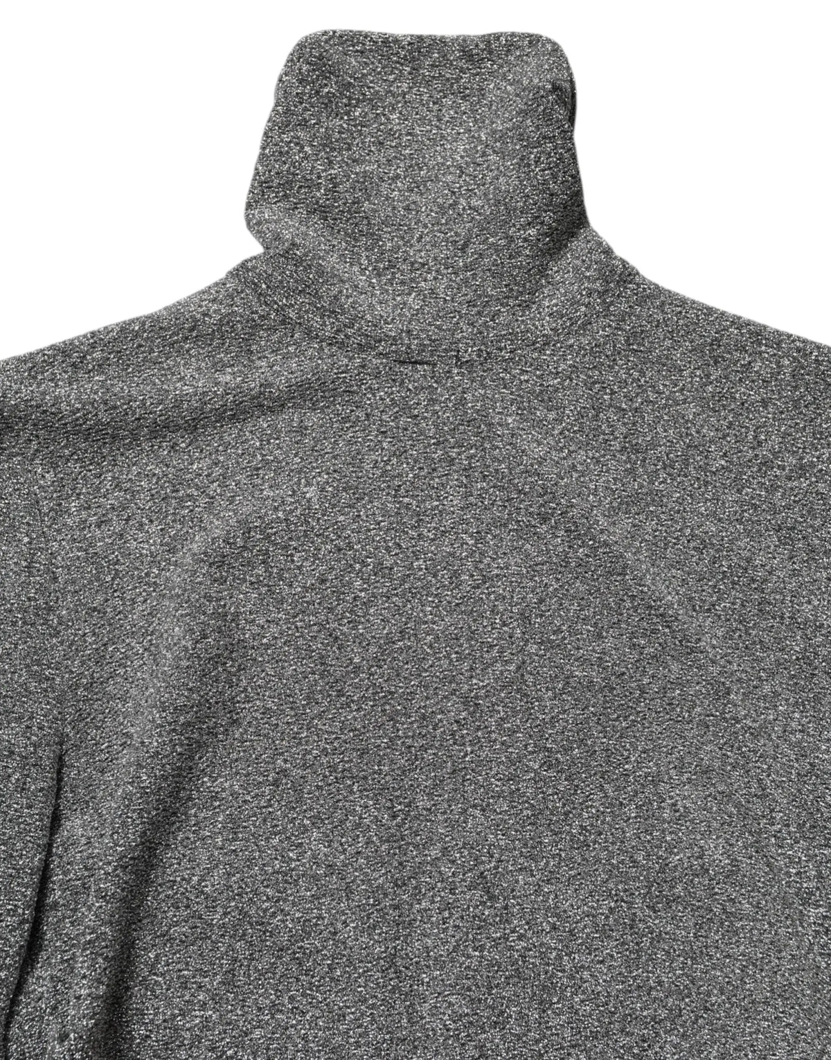 Pull col roulé gris chiné en maille texturée associé à une robe moulante à manches longues en nylon dolce gabbana