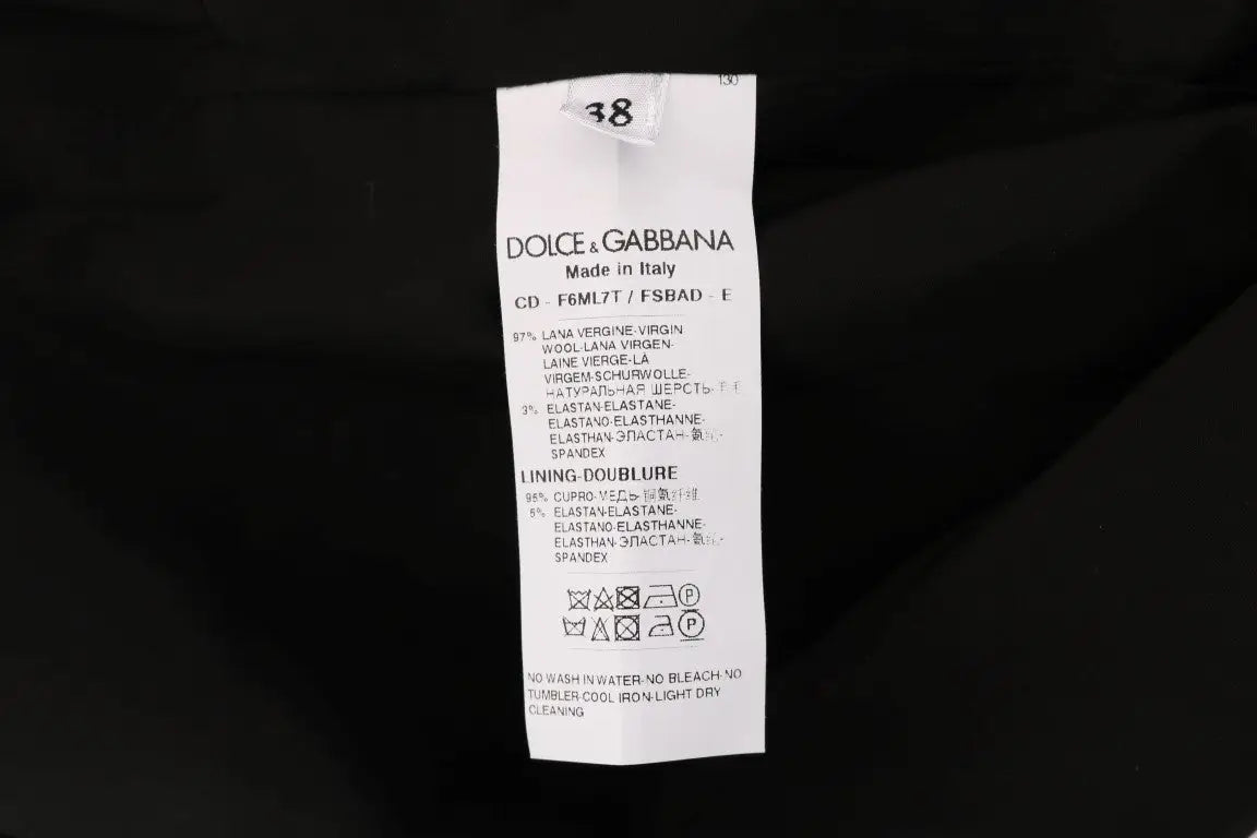 Étiquette de tissu blanche rectangulaire avec texte noir affichant la marque dolce & gabbana et la composition d une robe gris à pois en laine stretch