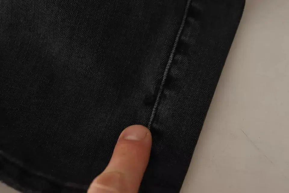 Tissu en jean noir avec couture visible et surpiqûres sombres dolce gabbana gray running denim stretch skinny jeans