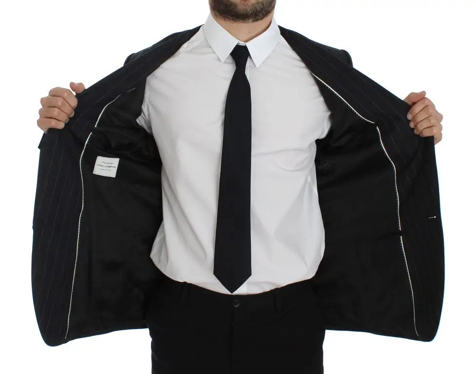 Blazer slim fit dolce gabbana en laine gris rayé avec veste noire à fines rayures et coutures blanches visibles