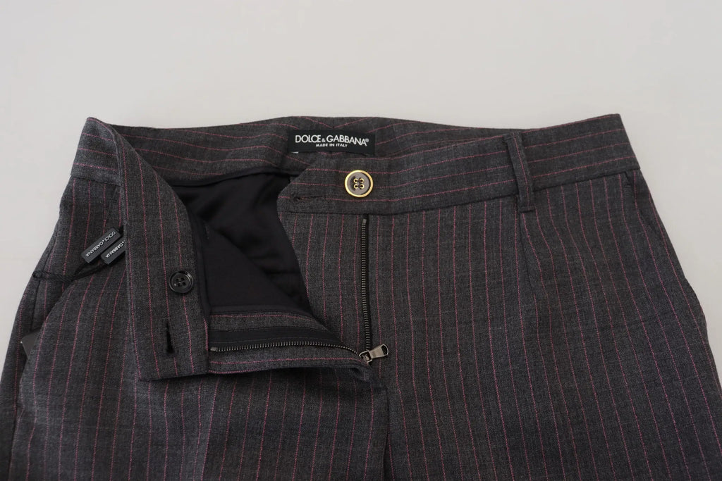 Pantalon femme dolce & gabbana en laine gris à fines rayures rouges avec bouton doré et label visible