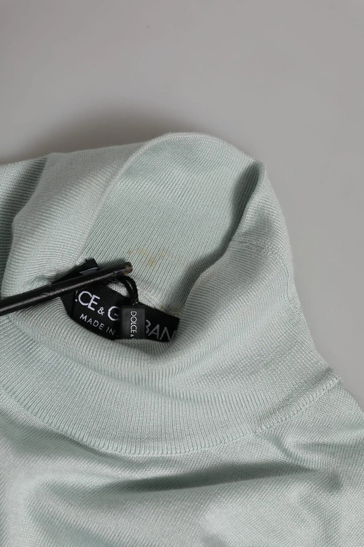Pull over dolce & gabbana gris col roulé 3/4 manches en maille côtelée vert menthe doux avec étiquette noire