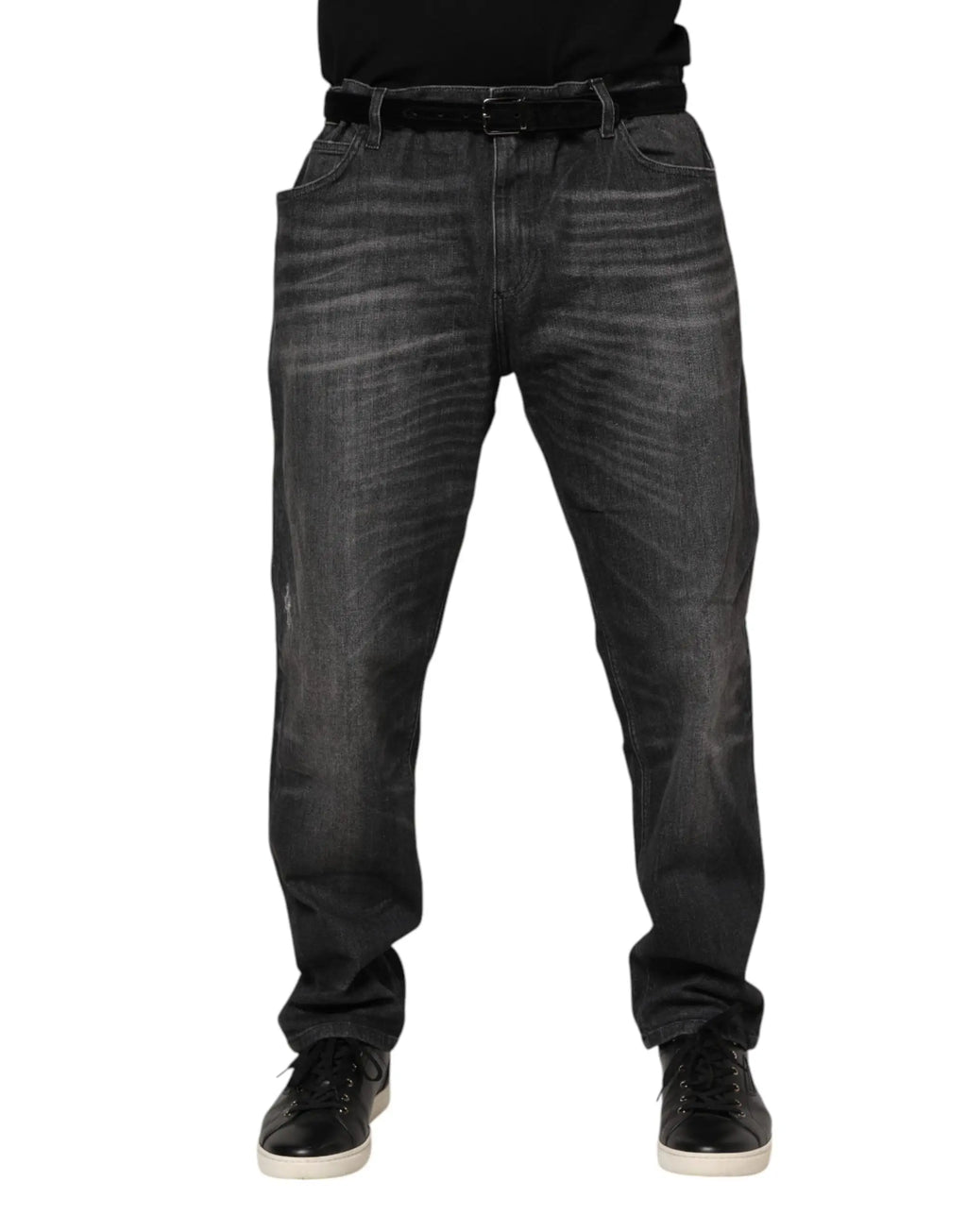 Jeans en denim gris lavé dolce & gabbana en coton avec coupe droite et légère décoloration portés avec chaussures noires