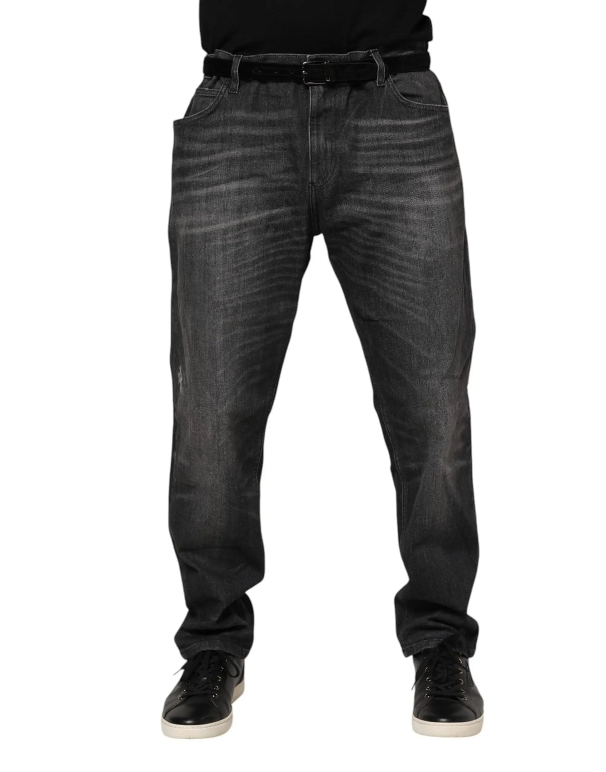 Jeans en denim gris lavé dolce & gabbana en coton avec coupe droite et légère décoloration portés avec chaussures noires