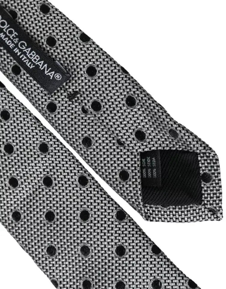 Cravate homme dolce & gabbana en soie grise avec pois blancs et noir texture tissée ajustable avec étiquette marque visible