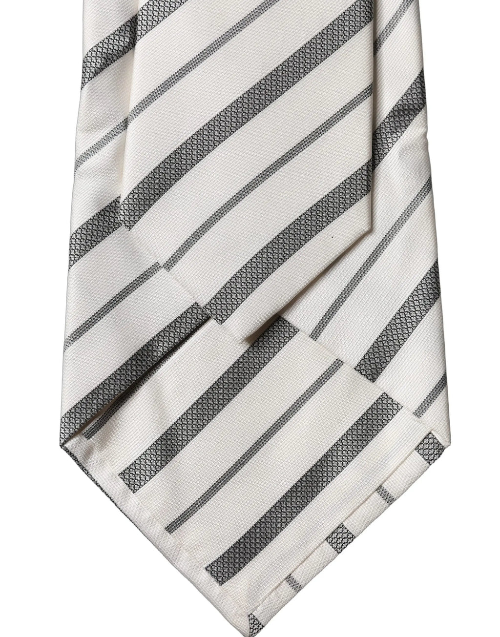 Une cravate pour femme dolce & gabbana en soie ajustable rayée gris blanc avec motif texturé subtil