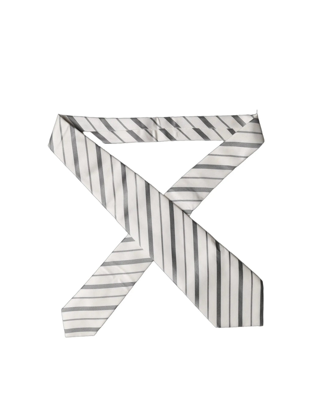 Une cravate femme dolce & gabbana en soie rayée noir et blanc gris avec motif diagonal classique ajustable