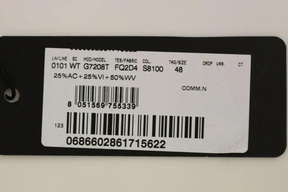 Étiquette noire avec label blanc affichant informations produit et code-barres pour gilet dolce & gabbana gris en laine mélangée
