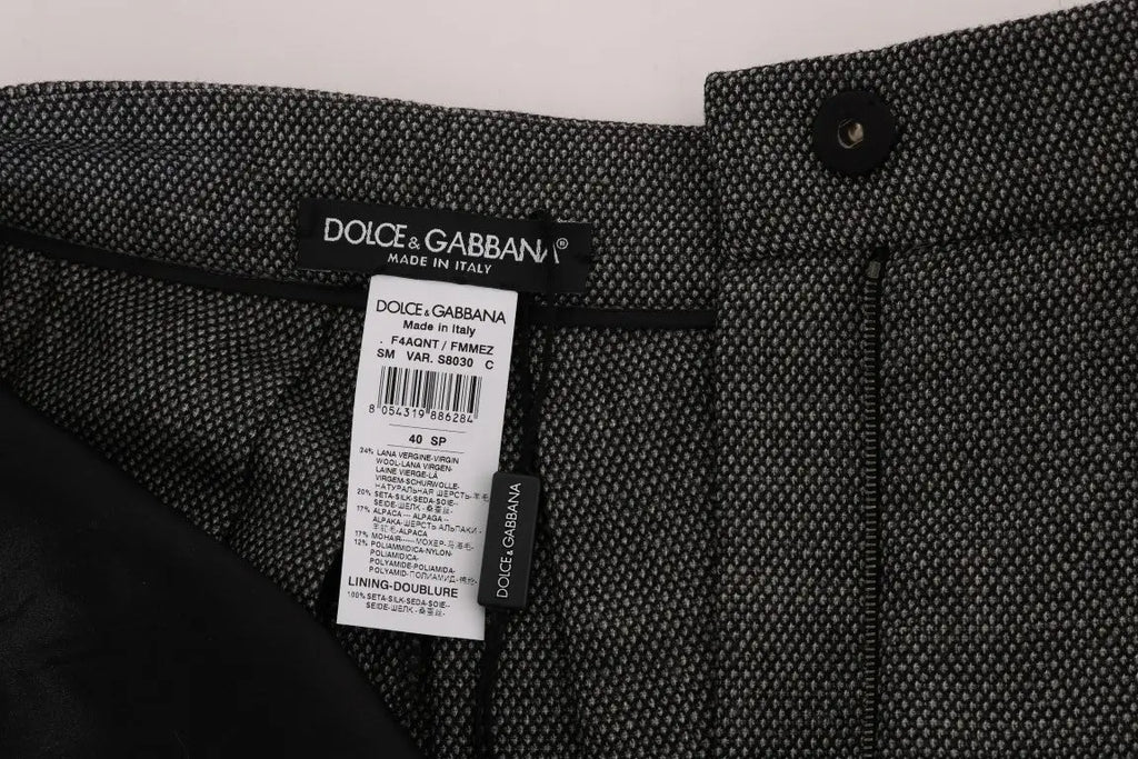 Short en laine gris dolce gabbana taille haute avec motif chevron subtil et étiquette de marque visible