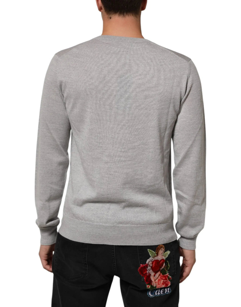 Pull gris en laine dolce & gabbana à col en v avec patch brodé d’un ange tenant des roses rouges au bas du dos