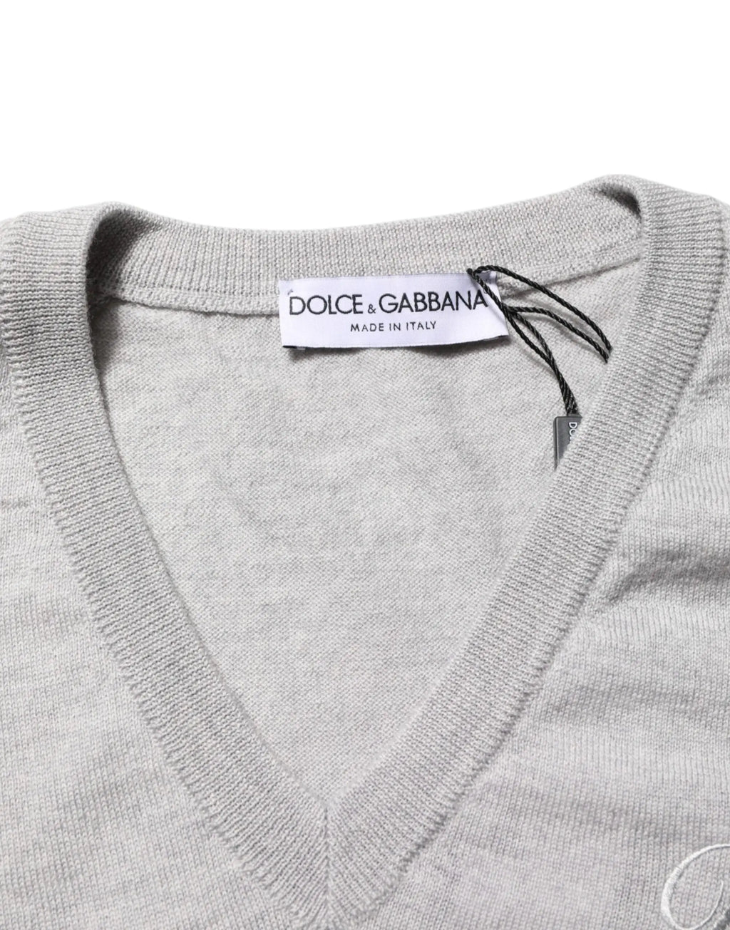 Pull-over gris clair dolce & gabbana en laine col en v fabriqué en italie avec logo tricoté