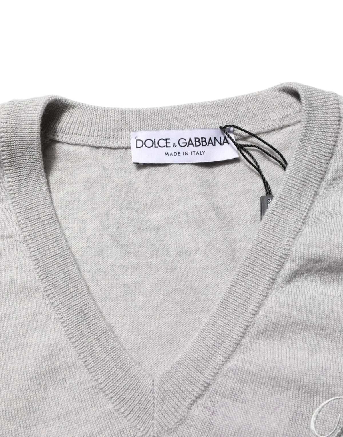 Pull-over gris clair dolce & gabbana en laine col en v fabriqué en italie avec logo tricoté