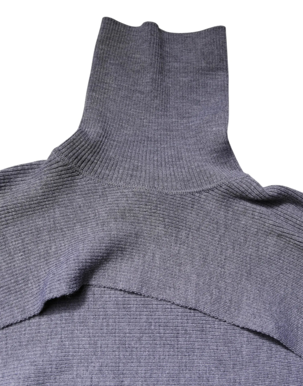 Dolce & gabbana pull court gris en laine avec col roulé côtelé et tricot doux texturé
