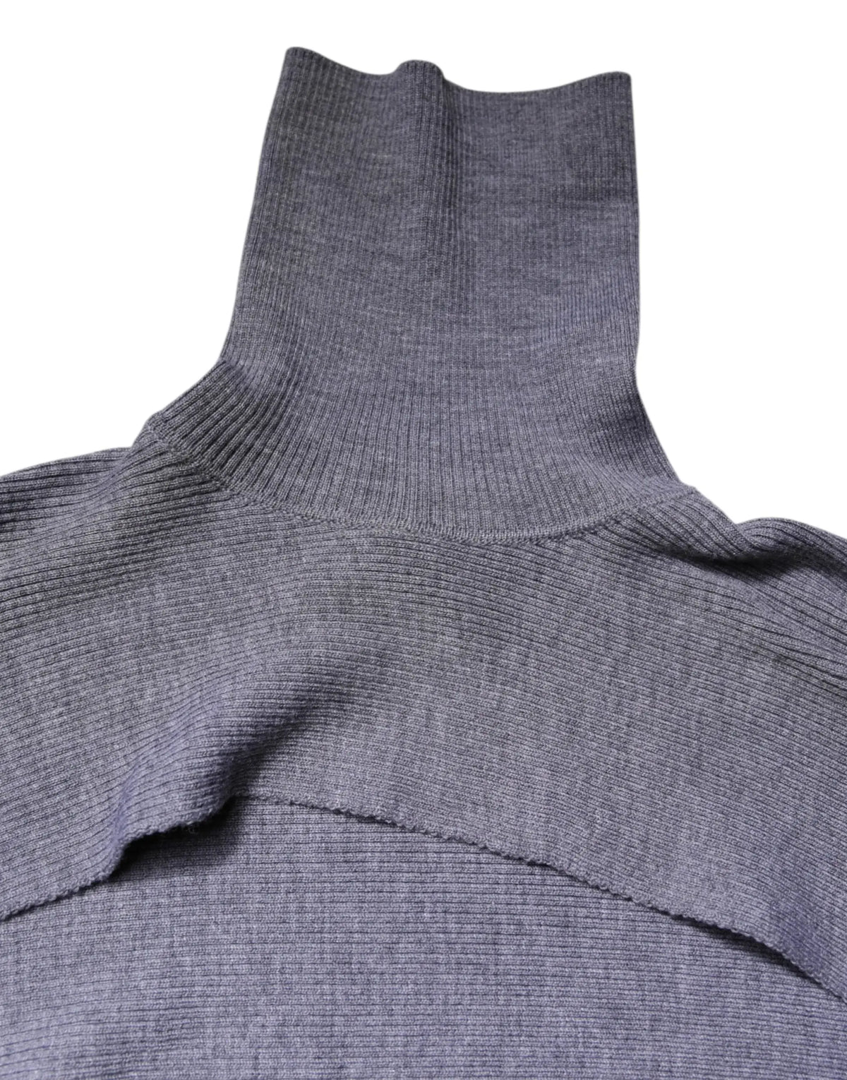 Dolce & gabbana pull court gris en laine avec col roulé côtelé et tricot doux texturé