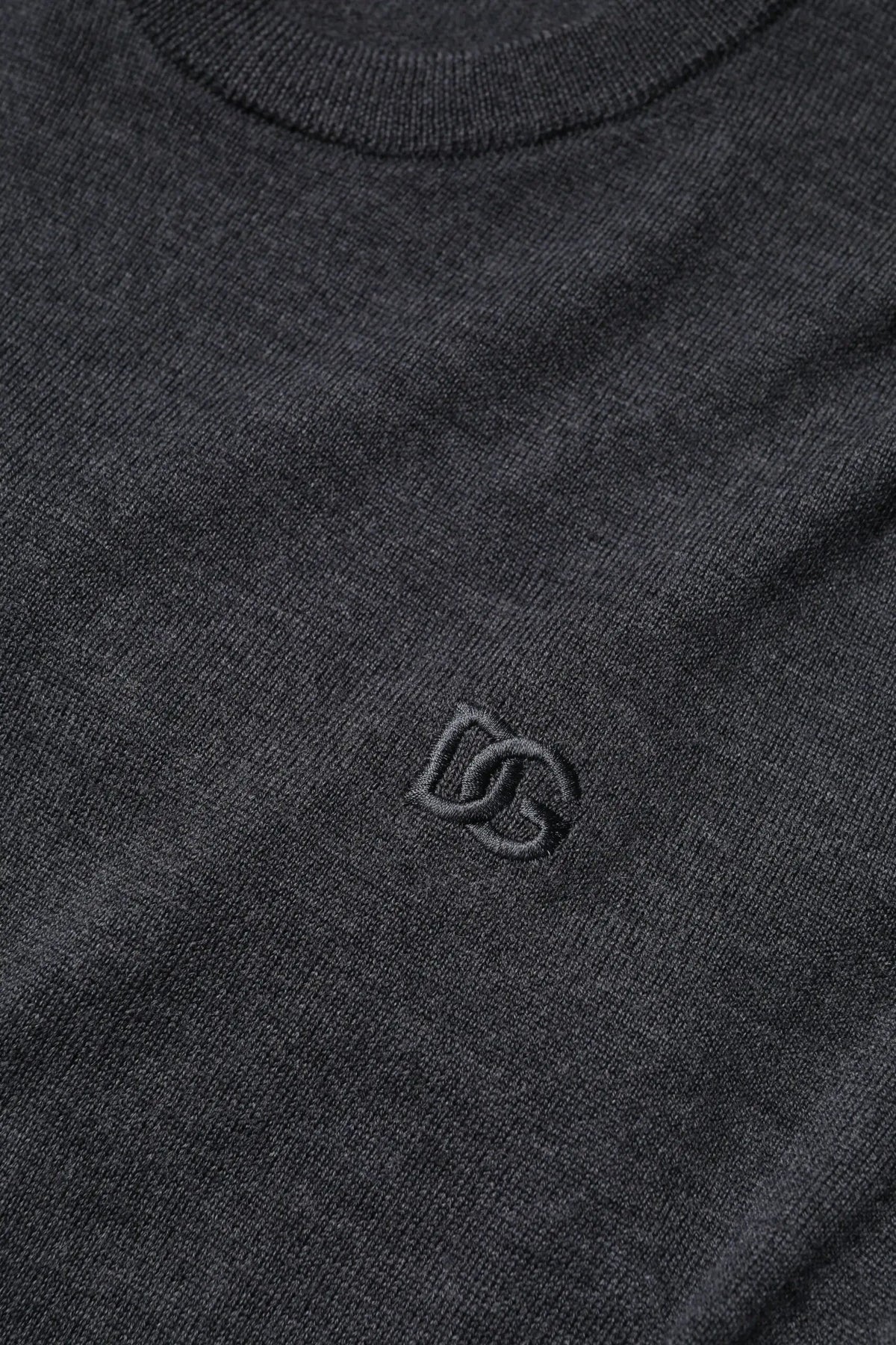 Pull gris en laine dolce & gabbana avec logo dc brodé subtil et texture en maille pour homme