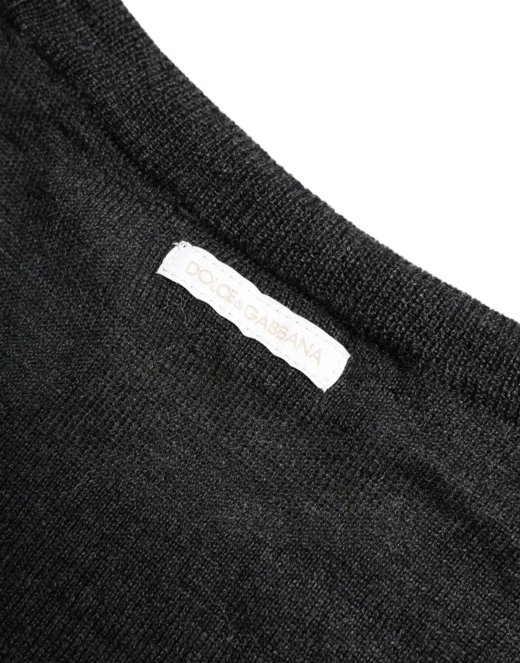 Pull noir en laine dolce & gabbana avec étiquette blanche cousue dans lencolure ronde grise