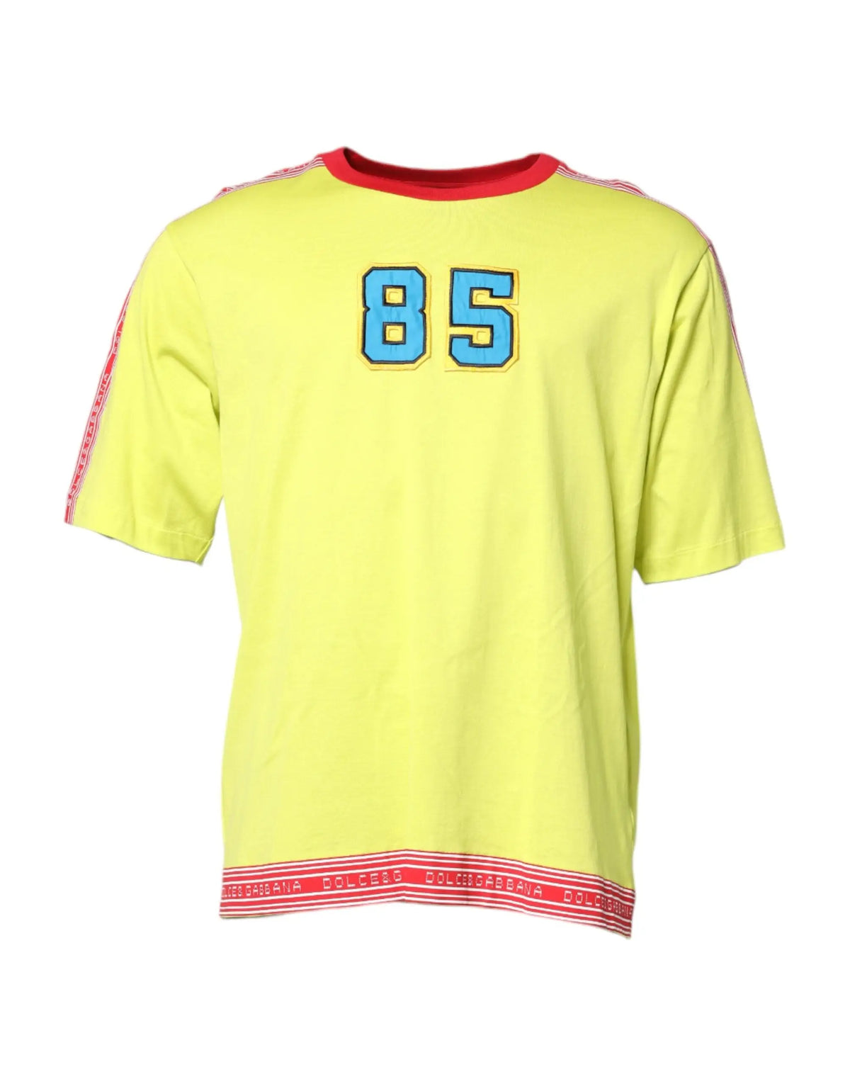 T-shirt dolce & gabbana en coton vert avec patch 85 bleu sur fond jaune vif et bordure rouge