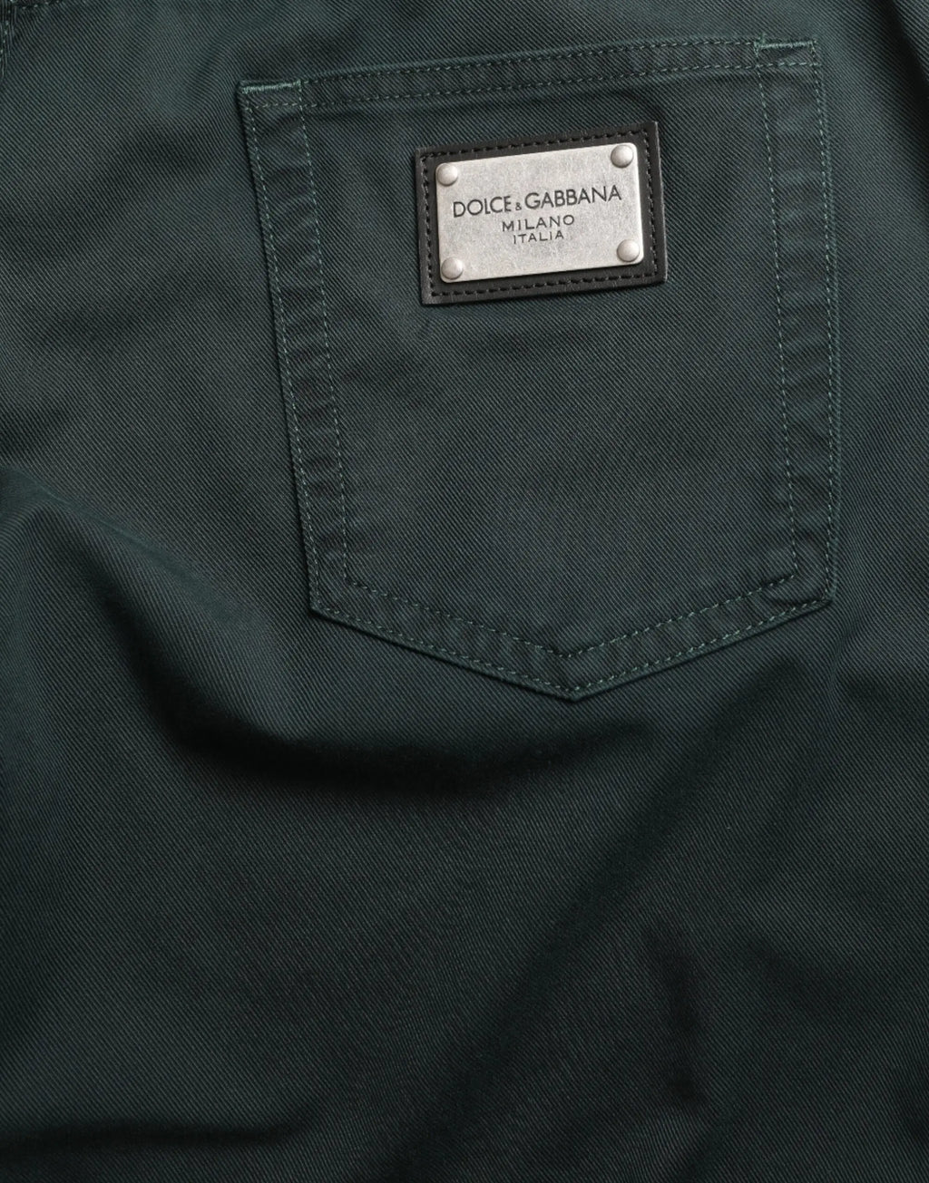 Poche arrière en denim vert foncé avec plaque métal dolce & gabbana milano italia sur jean skinny homme en coton stretch