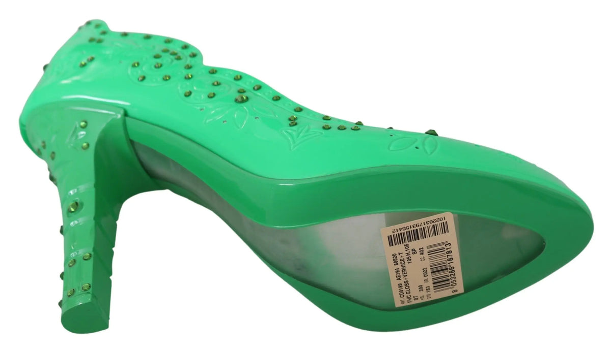 Chaussure à talon haute vert vif dolce & gabbana avec finition brillante et clous argentés décoratifs