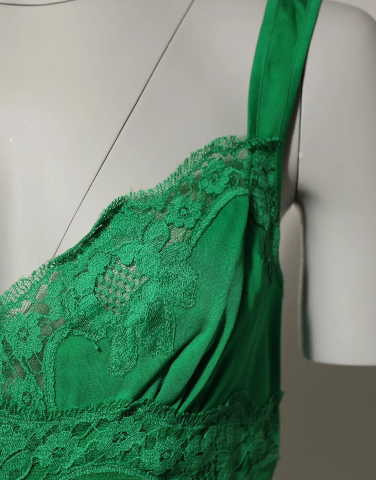 Soutien-gorge satin vert émeraude avec bordure en dentelle florale dolce & gabbana lingerie top