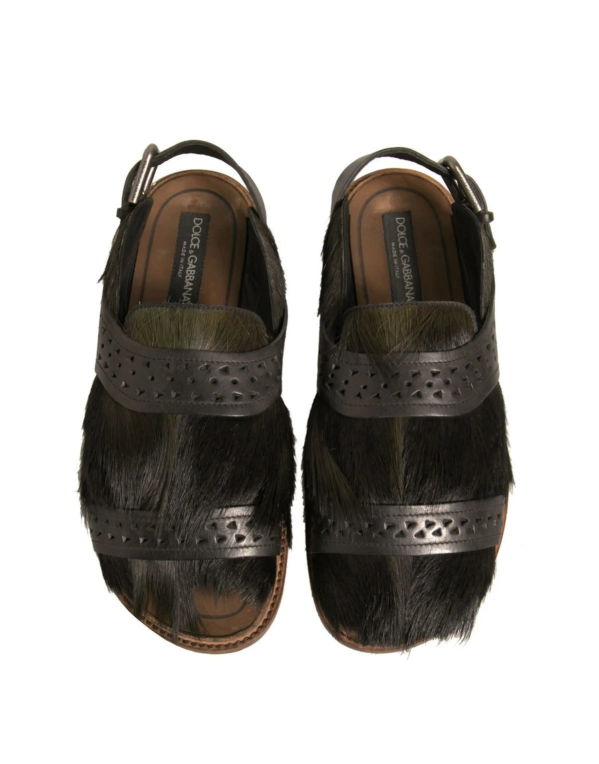 Sandales plates dolce & gabbana en cuir vert gazelle avec fourrure de vache noire et brides en cuir perforé