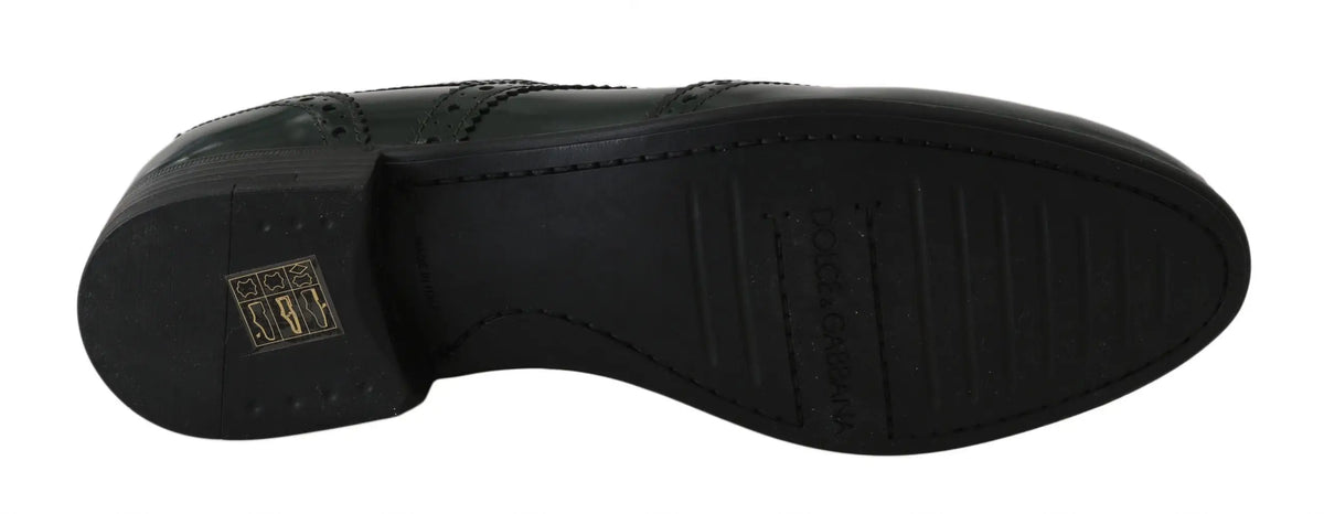 Vue arrière de chaussure oxford dolce & gabbana en cuir noir avec semelle en caoutchouc texturée et logo embossé