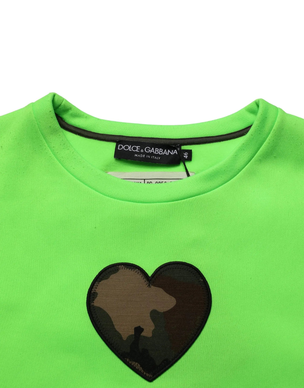 T-shirt dolce & gabbana vert néon avec patch cœur camouflage sur la poitrine modèle hommes sweatshirts