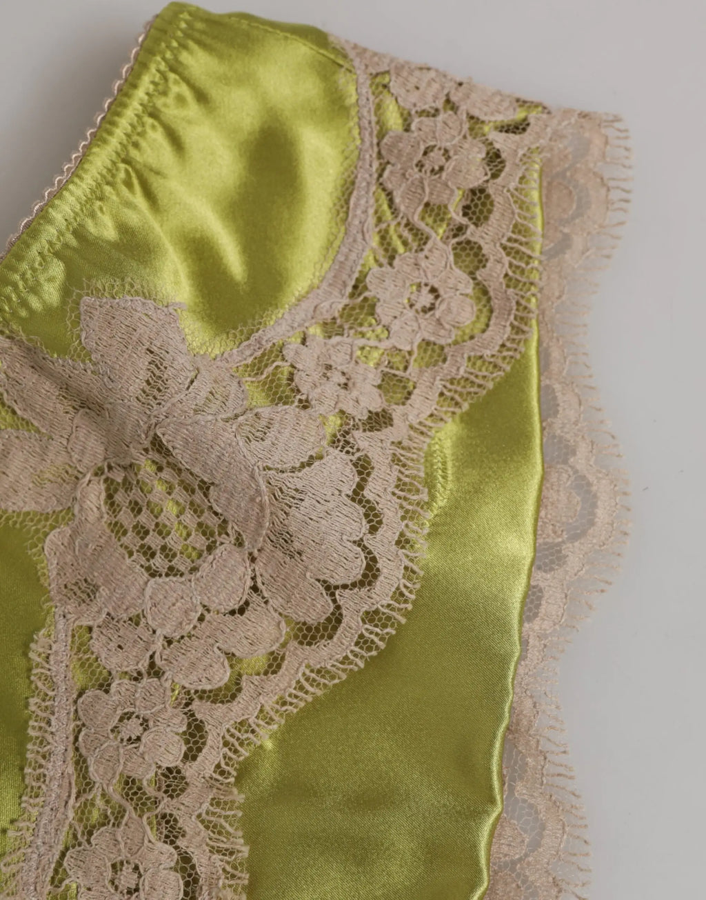 Panty dolce gabbana vert en satin de soie avec bordure en dentelle florale beige délicate