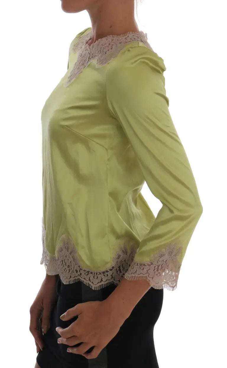 Blouse dolce & gabbana en satin vert clair avec dentelle délicate au col et aux poignets en soie extensible