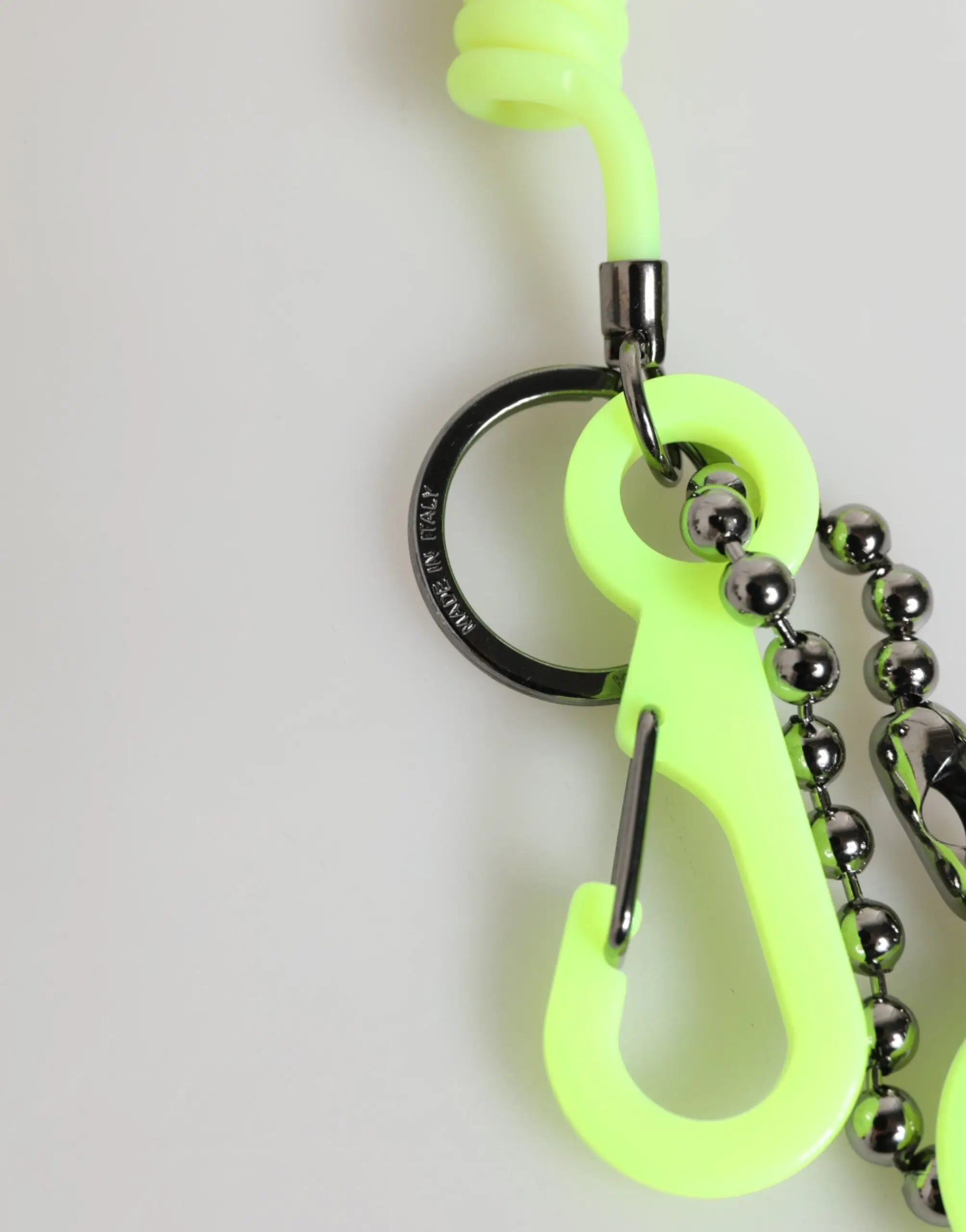 Dolce & gabbana porte-clés homme vert néon en plastique avec mousqueton élastique chaîne métallique et anneau noir