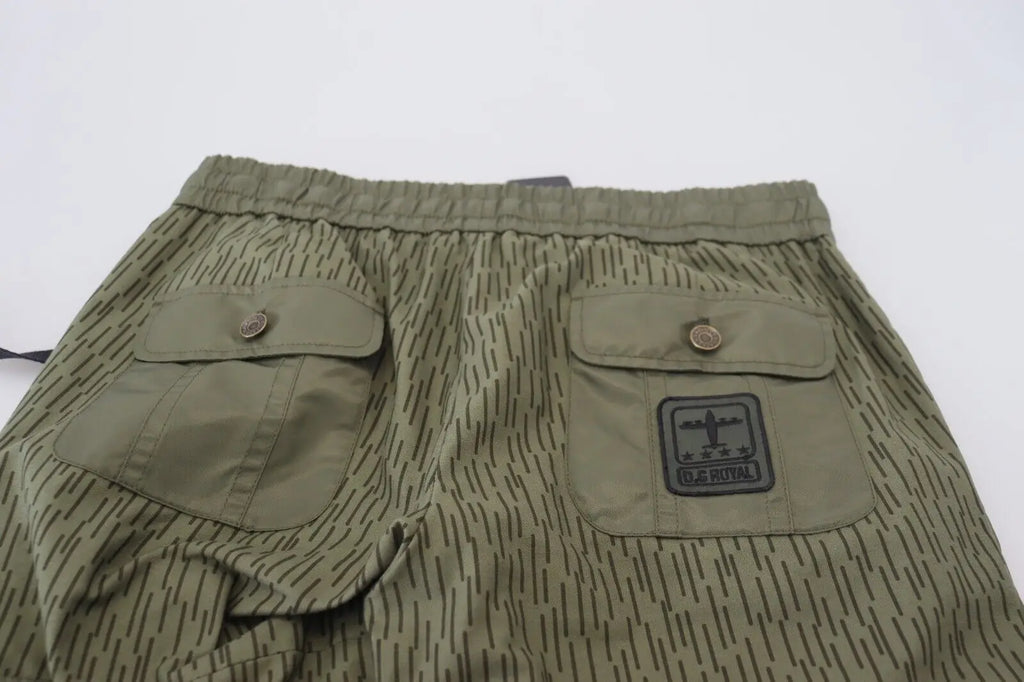 Pantalon cargo homme dolce gabbana vert olive avec motif rayé diagonal et patch noir brodé sur la poche droite