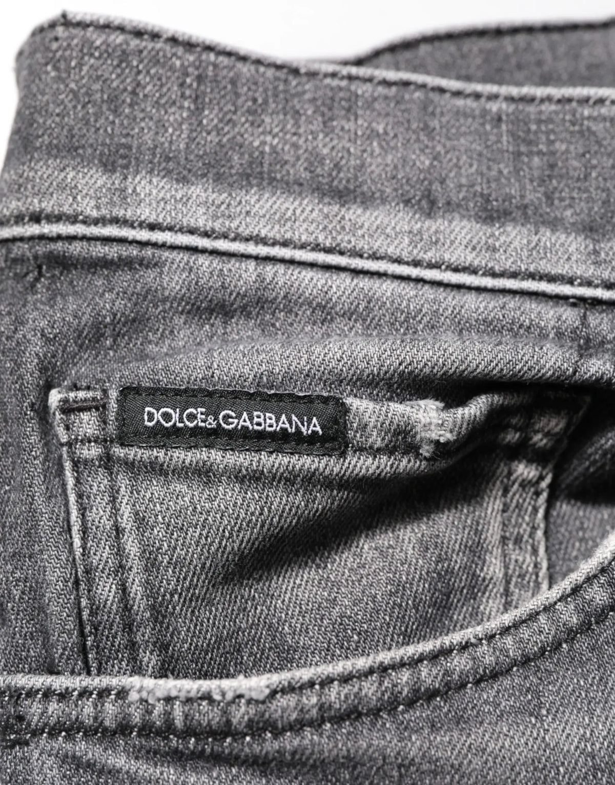 Jeans en denim gris foncé dolce gabbana slim fit en coton avec étiquette tissée noire brodée en blanc