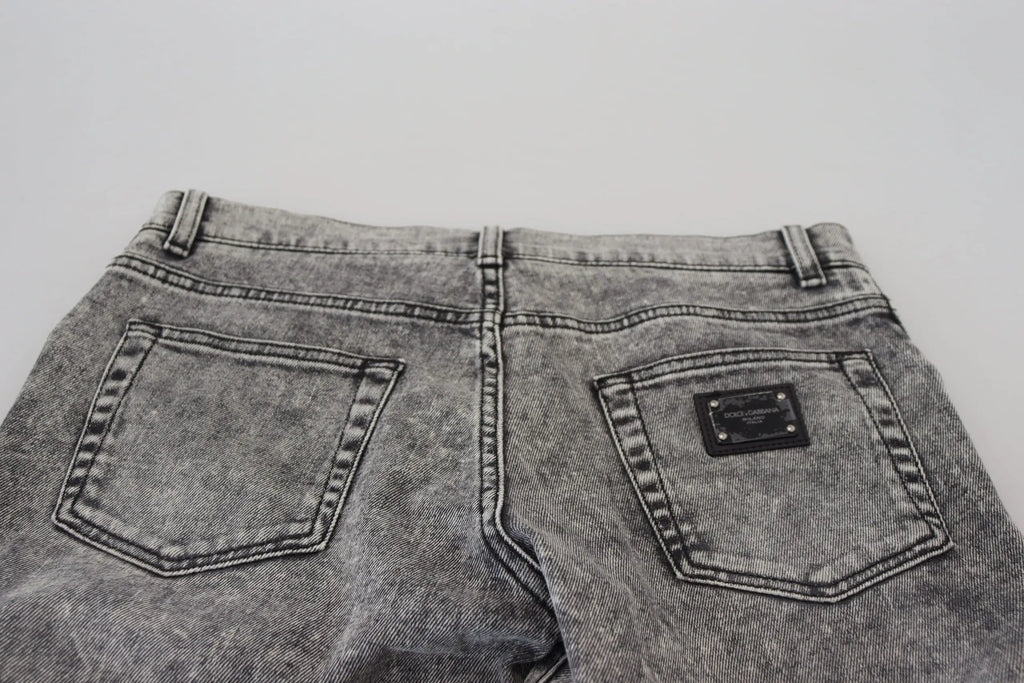 Jeans denim slim fit pour homme dolce & gabbana gris délavé en coton avec patch en cuir noir sur la poche arrière droite