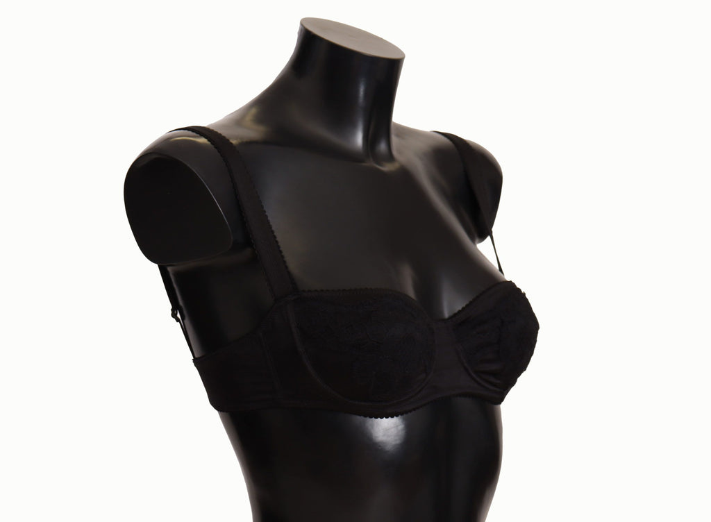 Soutien-gorge balconnet en satin noir à pois blancs avec dentelle, de la marque Dolce & Gabbana, visible en gros plan