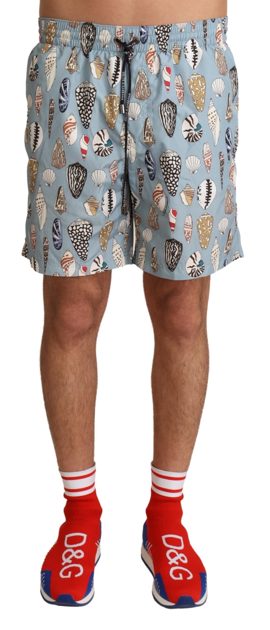 Shorts de bain Dolce & Gabbana Blue Seashell pour homme, motif coquillage et style estival, en tissu léger.