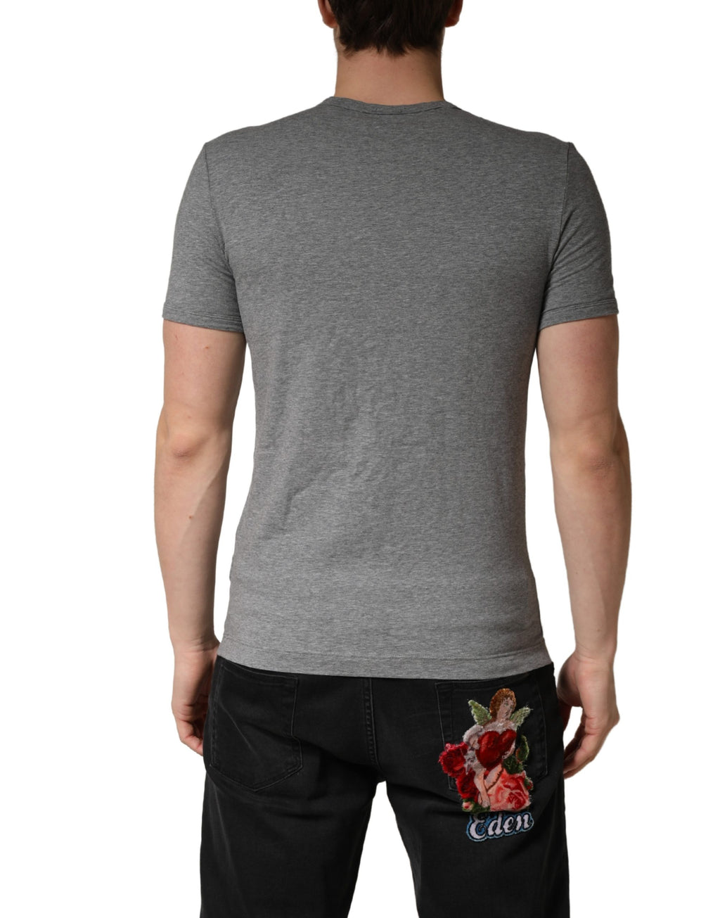 T-shirt gris Dolce & Gabbana pour homme avec logo DG, col rond, sous-vêtements confortables et style élégant.